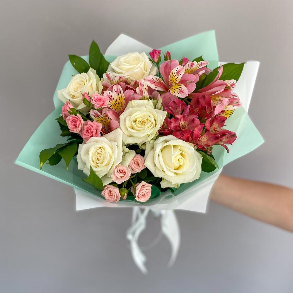 Букет «Николь» – изысканное сочетание роз, кустовых роз и альстромерий Красный Кут Саратовская область