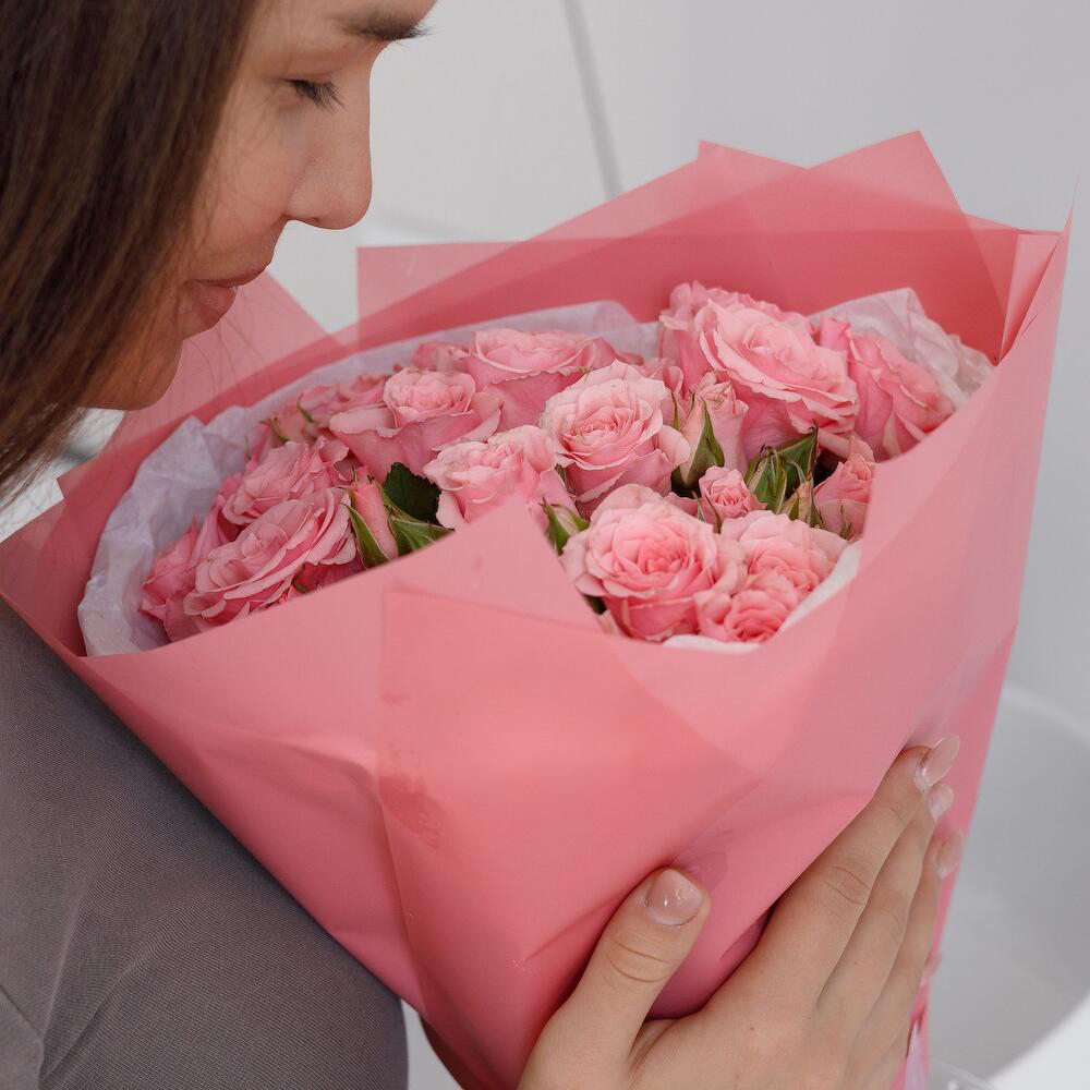 Букет из 9 розовых кустовых роз – нежность в каждом лепестке Красный Кут Саратовская область